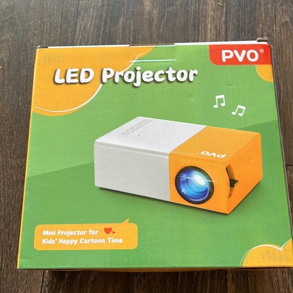 LED Projector Mini Projector for Kids - Picture 2 of 3